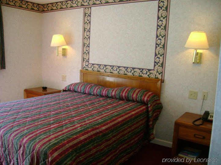 Passport Inn & Suites Chaplin Номер фото